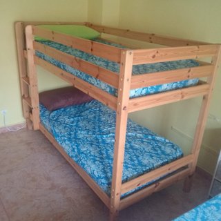 Literas de madera con colchones incluidos