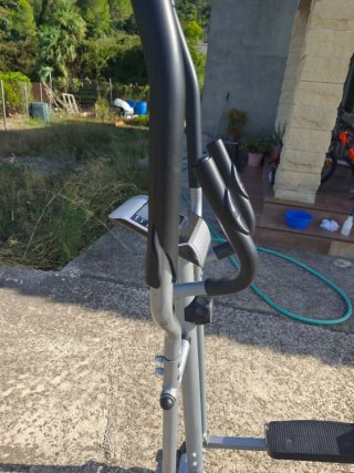 Bicicleta elíptica con sensor de pulso