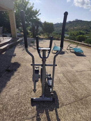 Bicicleta elíptica con sensor de pulso
