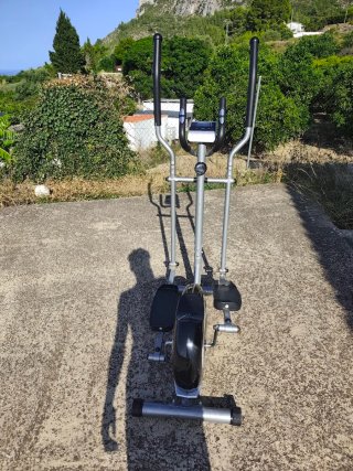 Bicicleta elíptica con sensor de pulso