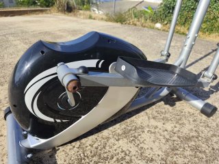 Bicicleta elíptica con sensor de pulso