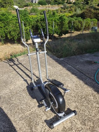 Bicicleta elíptica con sensor de pulso