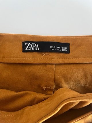 Falda Zara ante mostaza vuelo