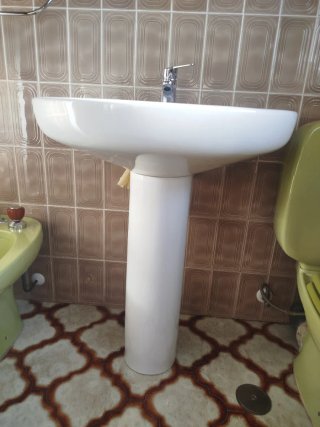 Lavabo Gala Pie Blanco + Grifo Roca