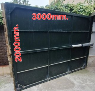 Puerta metálica 3000mm x 2000mm En buenas estado.