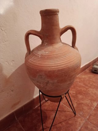 Cántaro antiguo de barro