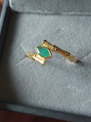 Anillo esmeralda ajustable diseño bambú
