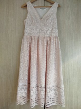 Vestido Naf Naf rosa encaje