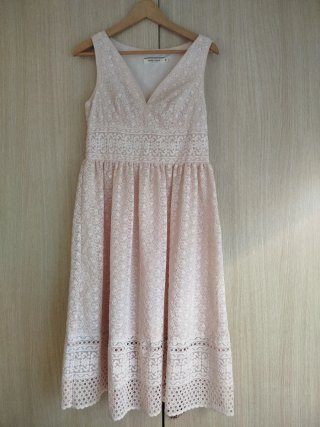 Vestido Naf Naf rosa encaje