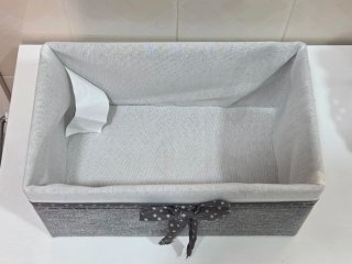 Caja organizadora decorativa gris y blanca