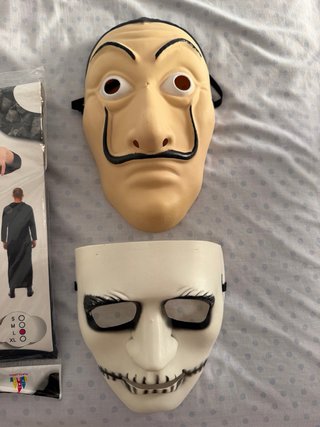 Túnica Negra + 2 Máscaras