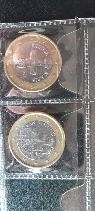 Varias monedas euro coleccionables