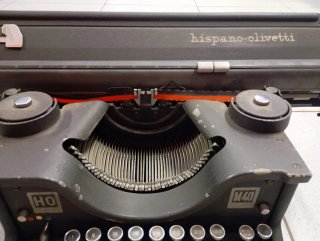 Máquina de escribir Hispano Olivetti M40
