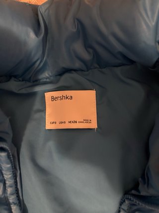 Chaqueta acolchada azul corta