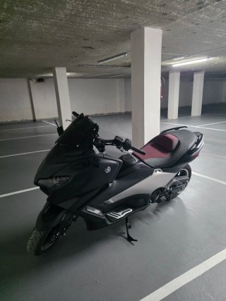 Yamaha TMAX 560 Black Max 25 Aniversario