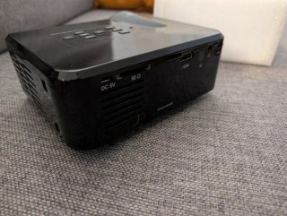 Mini proyector LED negro