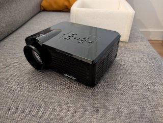 Mini proyector LED negro