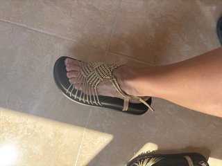 Sandalias Zara doradas y negras