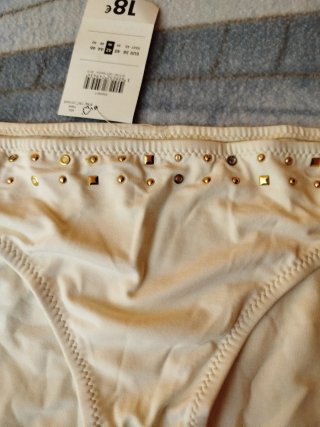 Braga Bikini TEX Blanco Roto, con detalles Dorados