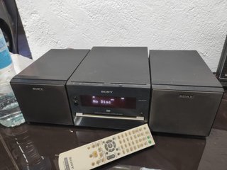 Minicadena Sony Micro Hi-Fi CMT-DH30 (DVD, CD, USB