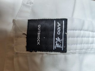 Kimono Judo/Karate Outshock Blanco Talla 120 cm