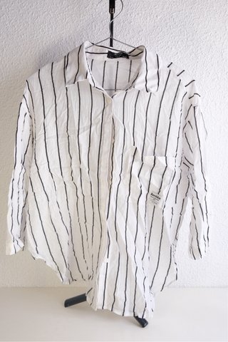 Camisa Bershka Rayas Blancas y Negras