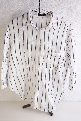 Camisa Bershka Rayas Blancas y Negras
