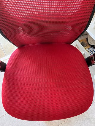 Silla de oficina ergonómica roja