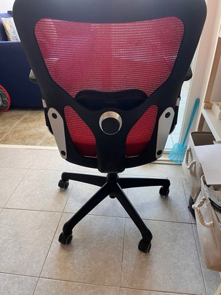 Silla de oficina ergonómica roja
