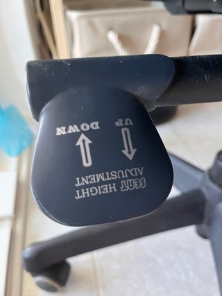 Silla de oficina ergonómica roja
