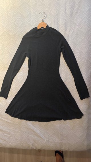Vestido Bershka manga larga gris
