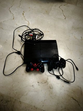 PlayStation 3 Super Slim + 2 mandos + 3 Juegos