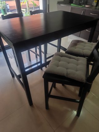 Mesa comedor y 4 sillas madera y tela