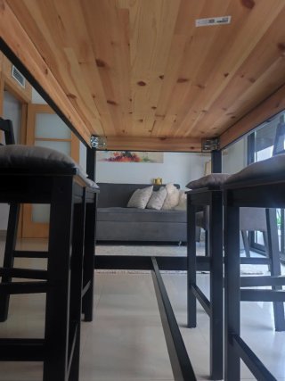 Mesa comedor y 4 sillas madera y tela