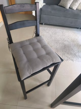Mesa comedor y 4 sillas madera y tela