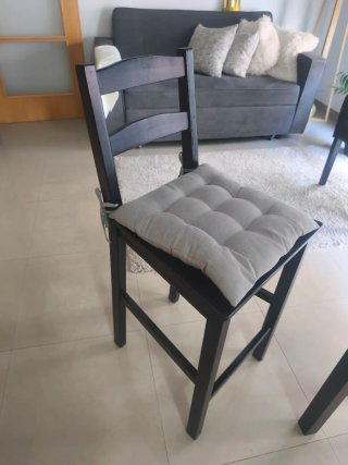 Mesa comedor y 4 sillas madera y tela