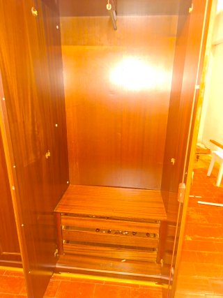 Armario ropero de madera