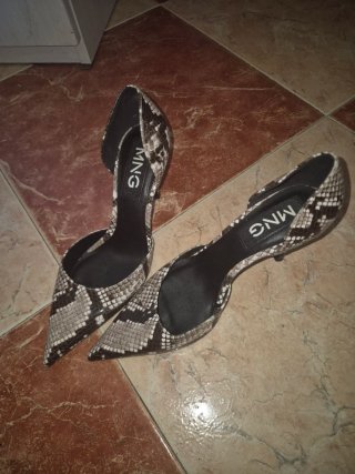 Zapatos de tacón Mango estampado serpiente URGE