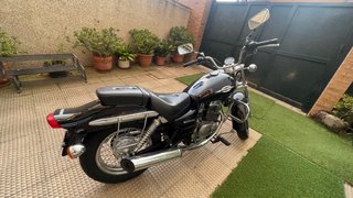 Suzuki Marauder 125 Negra
