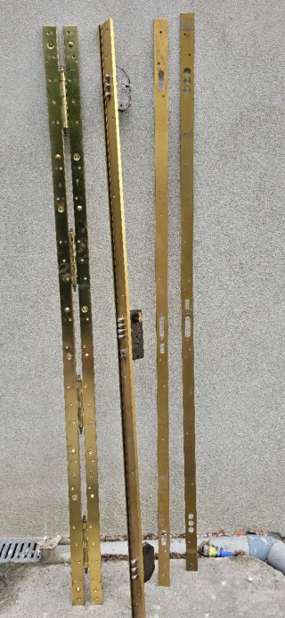 Cerradura y bisagra  puerta blindada 2 anclajes.