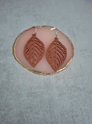 Pendientes hoja marrón madera