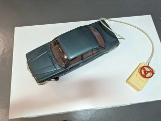 Coche teledirigido Mercedes Rico