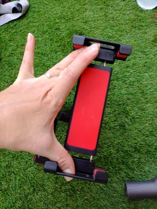 Soporte ajustable para tablet y móvil en coche