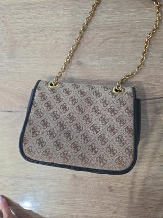 Bolso Guess Marrón y Dorado