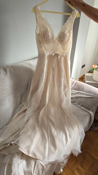 Vestido de novia con encaje.