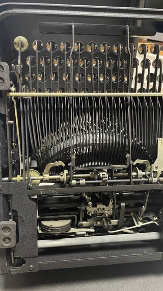 Máquina de escribir Hispano Olivetti Studio 46