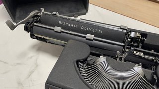 Máquina de escribir Hispano Olivetti Studio 46