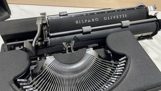 Máquina de escribir Hispano Olivetti Studio 46