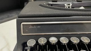 Máquina de escribir Hispano Olivetti Studio 46