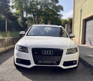 Emblema logo  Quattro Audi